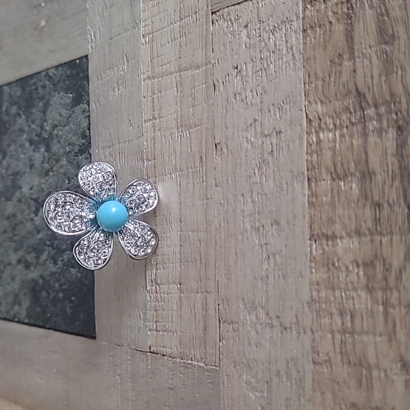 Flower Ring Size 9 - Picture 2 of 7